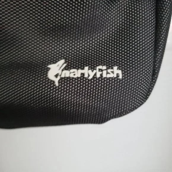 GnarlyFish tablet ipad bag up to 12" across zippered shoulder strap front pocket - Picture 6 of 9